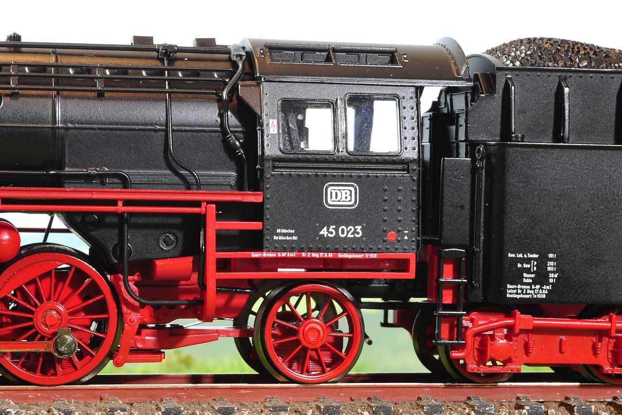 Liliput H0 - 95 01 - Locomotive avec tender (1) - BR 95 - DRG