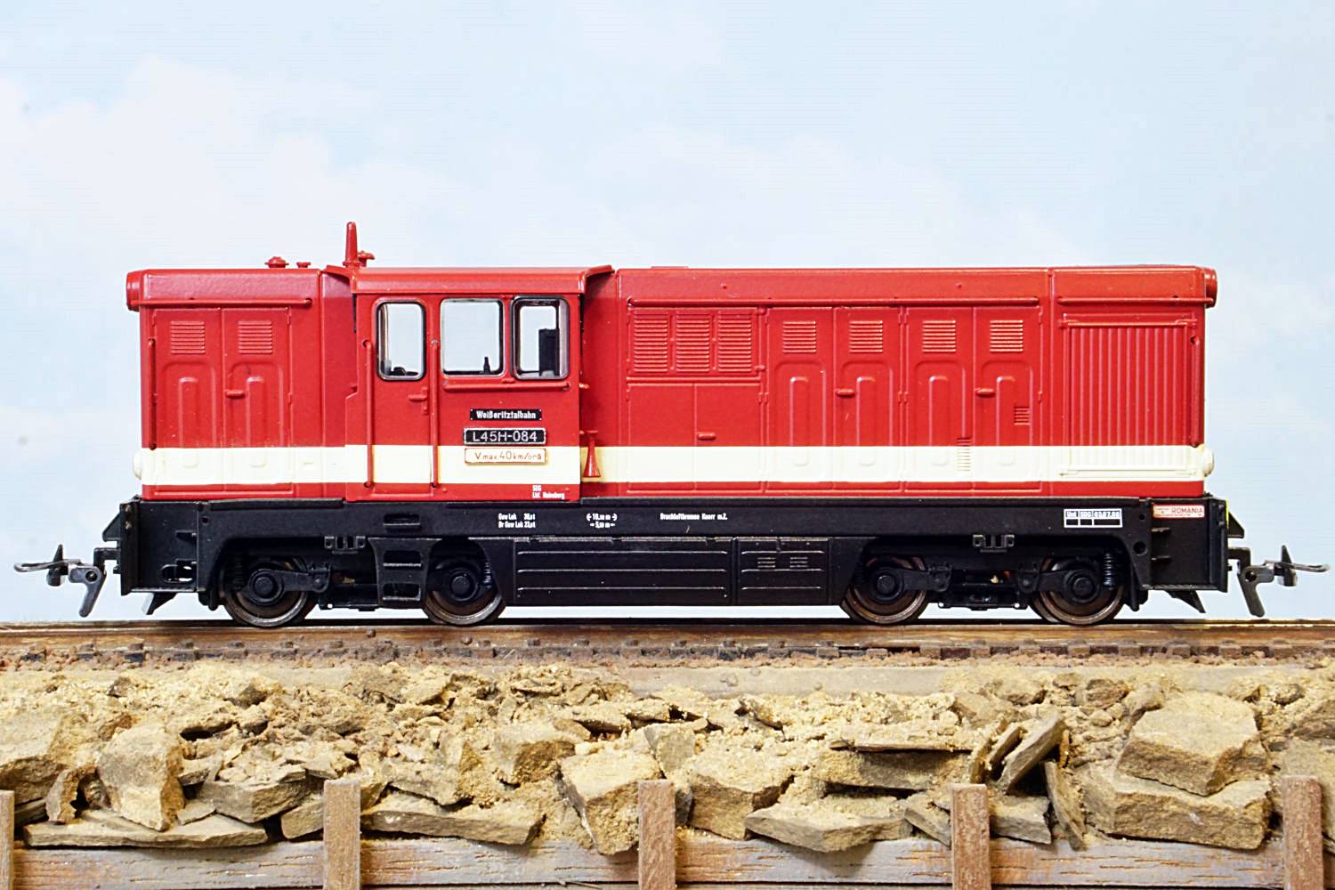 Locomotiva E.326.006 in livrea castano isabella Locomotiva E.326.006 in livrea castano isabella