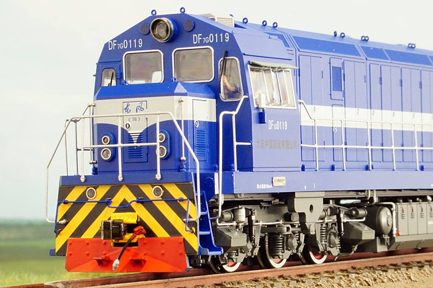 Locomotiva Diesel BR 220 DB AG Märklin H0 Con Mfx+ E Suono, 20,2cm